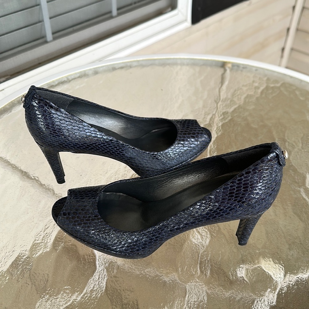 Stuart Weitzman Logoplainfield in Sea Crystal Snake